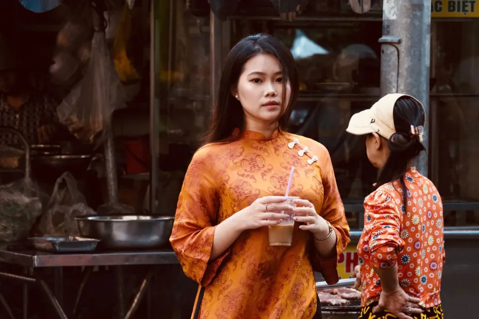 Khách ăn đĩa cơm tấm